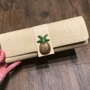 Straw pineapple clutch